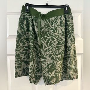 Lululemon, mens, T.H.E. Short No liner, green pattern